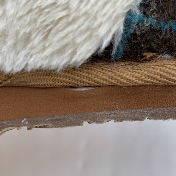 Minnetonka Shar Fur Trim Slipper Plaid Print Size 7M - Picture 15 of 16